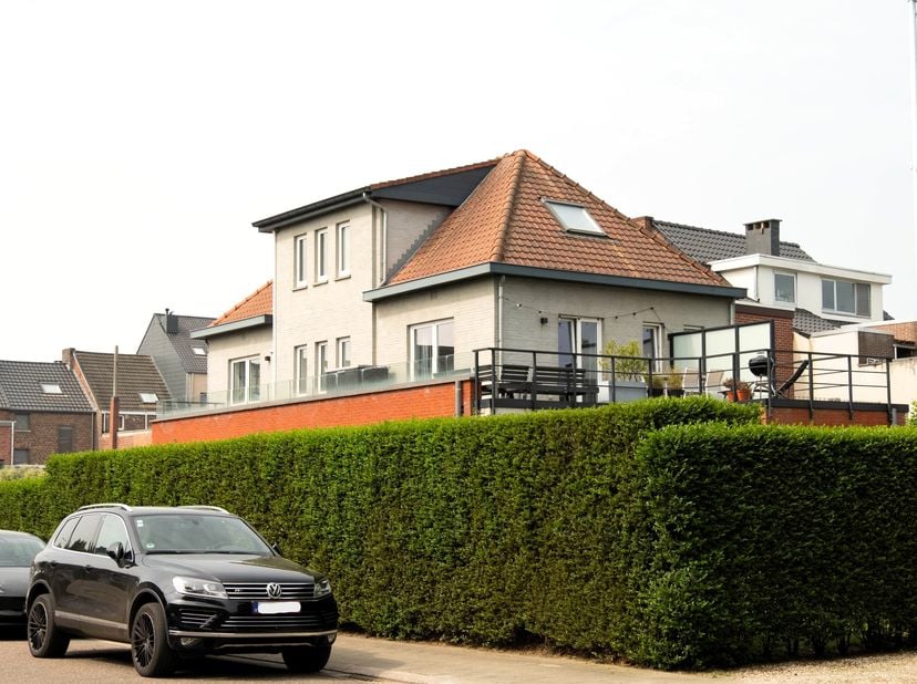 Instapklaar duplexappartement met ruim terras en parkeerplaatsen in hartje Hasselt&lt;br /&gt;
&lt;br /&gt;
Op zoek naar een lichtrijk en instapklaar appartement